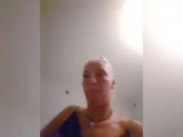 MoonKitten  live sex cam