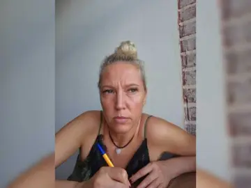 MoonKitten  live sex cam