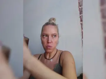 MoonKitten  live sex cam