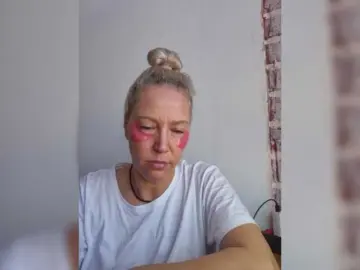 MoonKitten  live sex cam