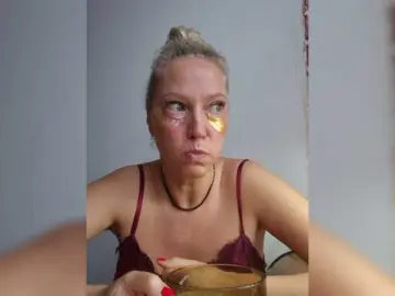 MoonKitten  live sex cam