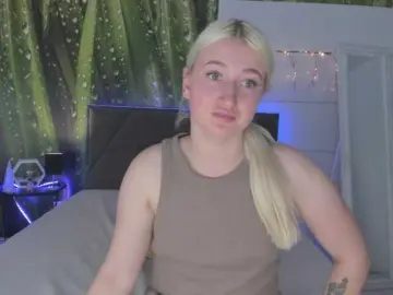 HollyTaillor  live sex cam