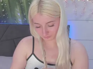 HollyTaillor  live sex cam