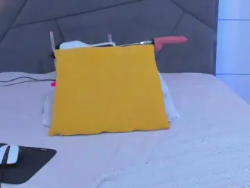 HollyTaillor  live sex cam