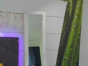 HollyTaillor  live sex cam