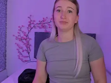 HollyTaillor  live sex cam