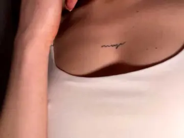 LinnEskeets  live sex cam