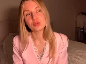 LinnEskeets  live sex cam