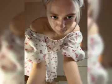 Lunarr-kitten  live sex cam