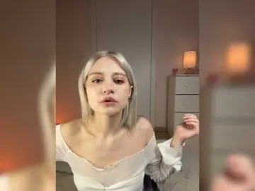 Lunarr-kitten  live sex cam