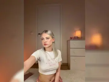 Lunarr-kitten  live sex cam
