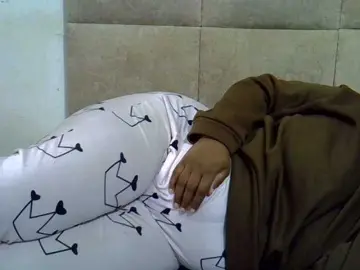 Collegebjxx21  live sex cam