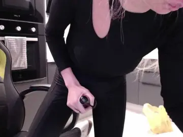 Blondalina  live sex cam