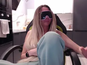 Blondalina  live sex cam