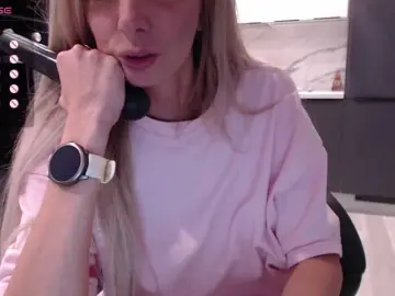 Blondalina  live sex cam