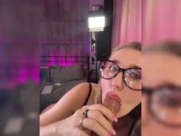 FreyaGreen  live sex cam