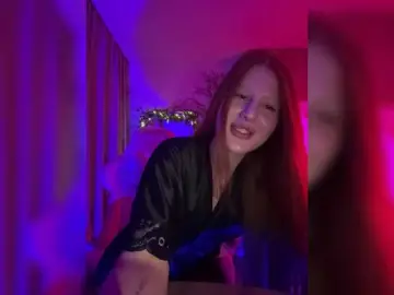 Julia-Fox  live sex cam
