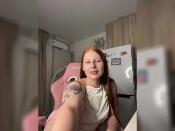 Julia-Fox  live sex cam