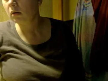 Esterjohns  live sex cam