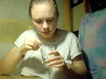 Esterjohns  live sex cam