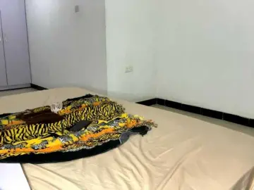 Cravemeslowly255  live sex cam