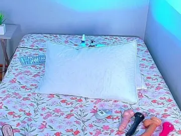 Cutepetitee  live sex cam