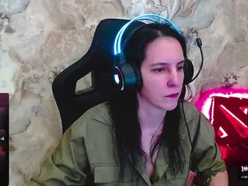 IrwiTomboy  live sex cam