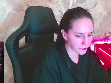 IrwiTomboy  live sex cam