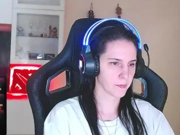 IrwiTomboy  live sex cam