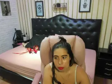 Nikki-nikoll  live sex cam