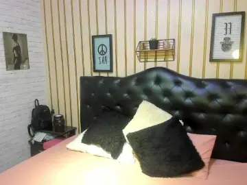Nikki-nikoll  live sex cam