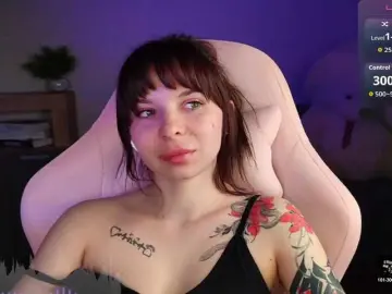 Lady-shy  live sex cam