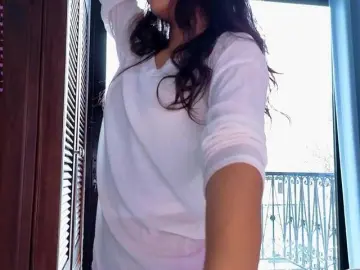 Linaage  live sex cam