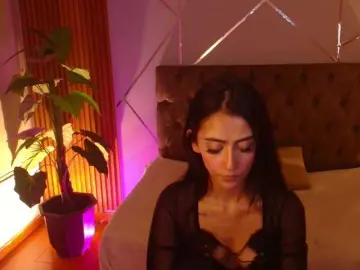 Coraliinee  live sex cam