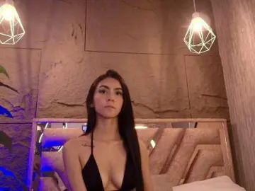 Coraliinee  live sex cam