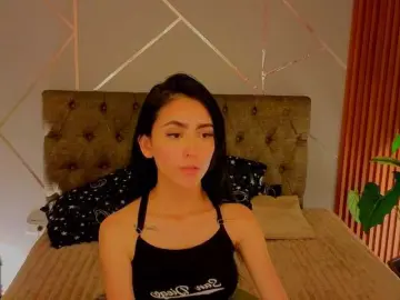 Coraliinee  live sex cam