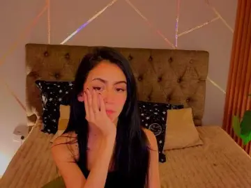 Coraliinee  live sex cam