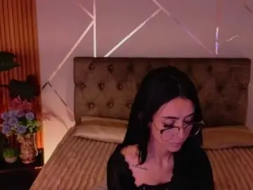 Coraliinee  live sex cam