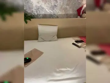 Incredible123  live sex cam