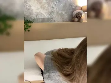 Incredible123  live sex cam