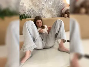 Incredible123  live sex cam