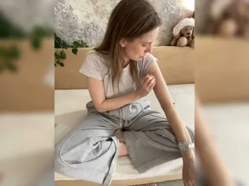 Incredible123  live sex cam