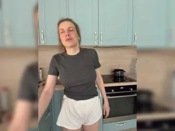 Incredible123  live sex cam