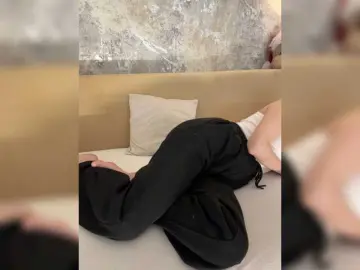 Incredible123  live sex cam