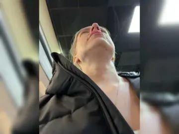 Incredible123  live sex cam