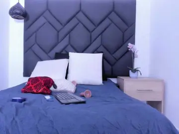 Mia-ferrarii  live sex cam