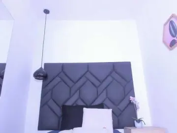 Mia-ferrarii  live sex cam