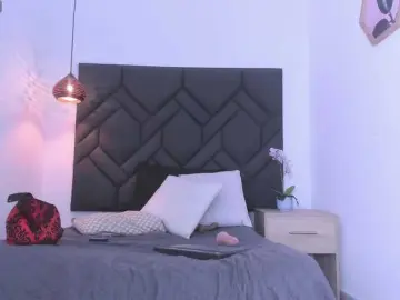 Mia-ferrarii  live sex cam