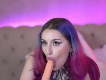 ElviraRae  live sex cam