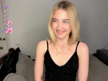 SweetiLun1  live sex cam